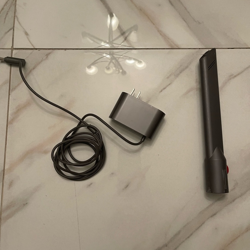 Dyson charger and cleaning piece